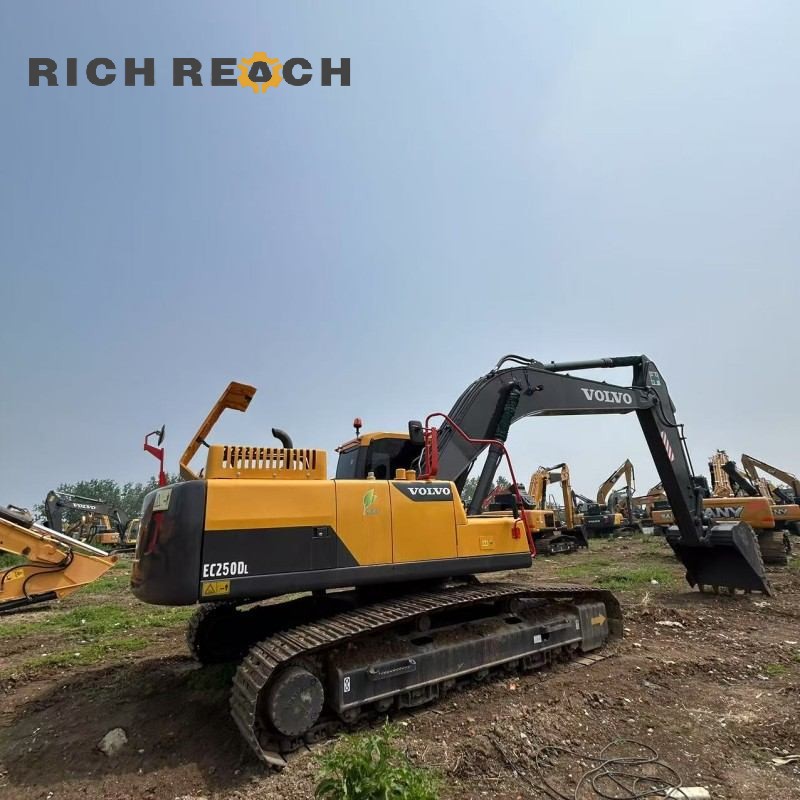 Side profile with boom – 2025 Volvo EC250DL hydraulic excavator $41,000